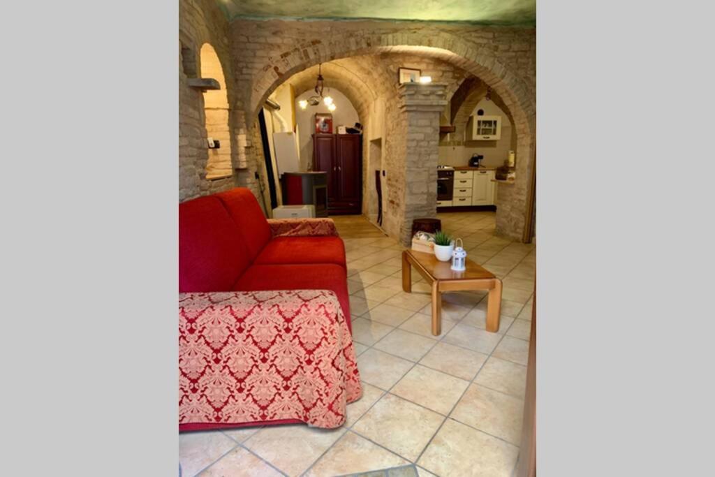 La Grotta - Casa Con Grotta Sotterranea Apartment Monterubbiano Luaran gambar