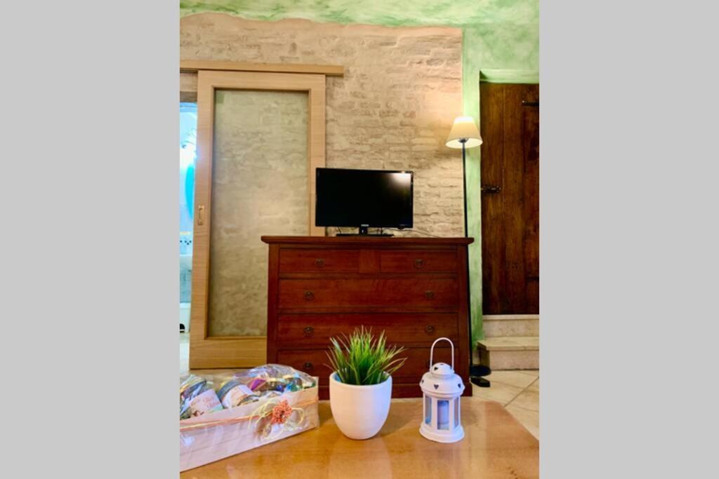 La Grotta - Casa Con Grotta Sotterranea Apartment Monterubbiano Luaran gambar